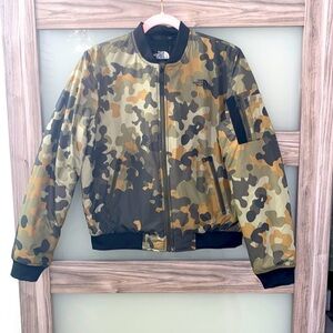 The north face Barstol bomber camo puffy jacket. . Size medium